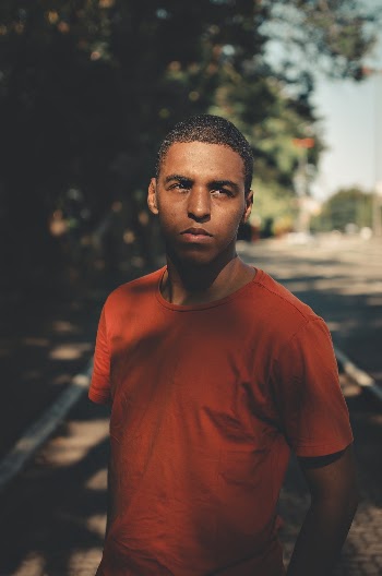 Shallow Focus Photo of Man in Crew-neck T-shirt