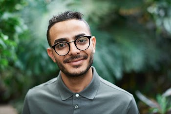 Shallow Focus Photo of Man Wearing Eyeglasses