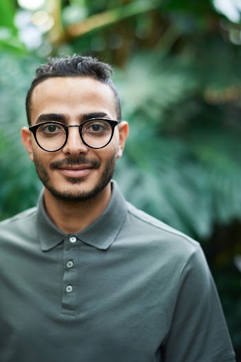 Shallow Focus Photo of Man Wearing Eyeglasses