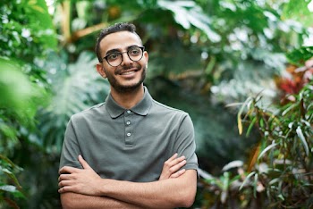 Shallow Focus Photo of Man Wearing Eyeglasses