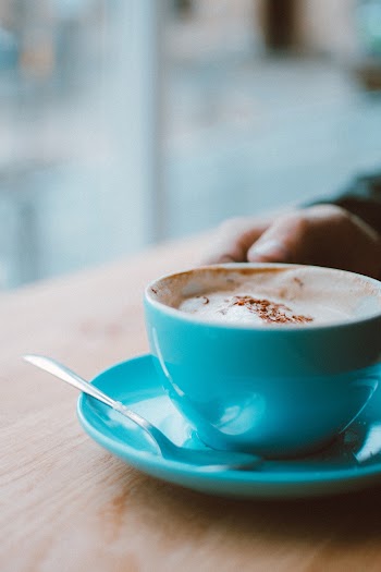 Shallow Focus Photo of Teal Ceramic Mug