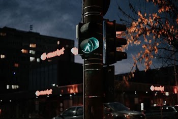 shallow focus photo of traffic lights