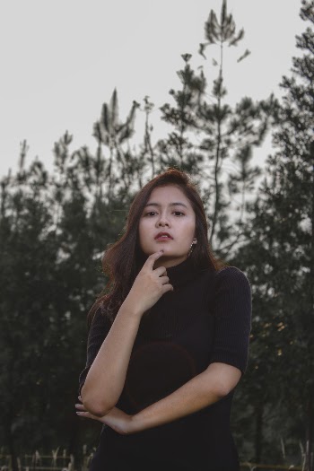 Shallow Focus Photo of Woman in Black T-shirt
