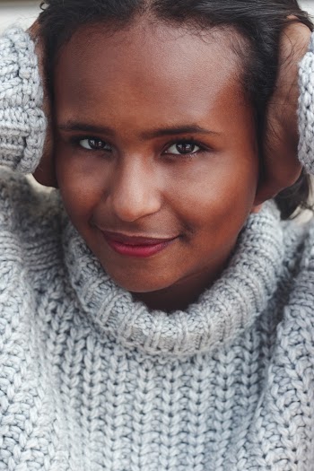 Shallow Focus Photo of Woman in Gray Sweater