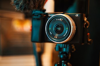 Shallow Focus Photography Black and Silver Sony Dslr Camera