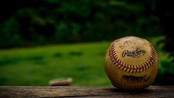 shallow focus photography of baseball