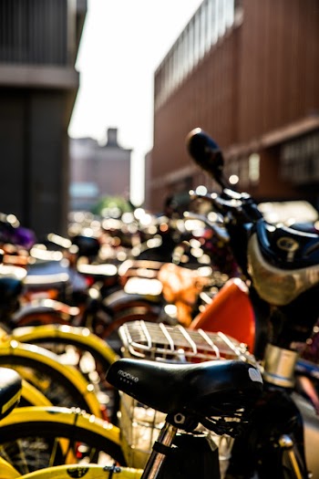 Shallow Focus Photography of Black Bicycle Seat
