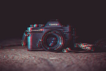 shallow focus photography of black Konica DSLR camera