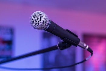 Shallow Focus Photography of Black Microphone 