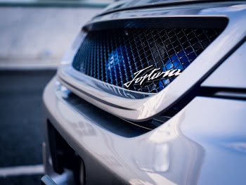 Shallow Focus Photography of Car's Front Grill