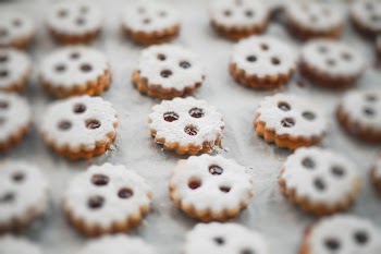 Shallow Focus Photography of Cookies