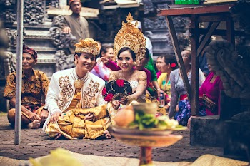 Shallow Focus Photography of Group of People