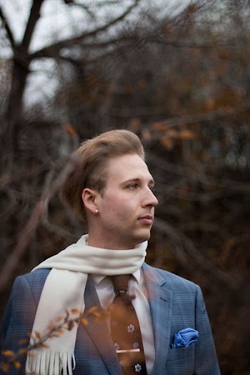 shallow focus photography of man looking sideways outdoors