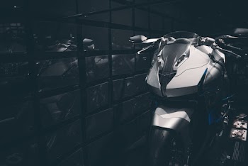 Shallow Focus Photography of Silver and Black Sports Bike