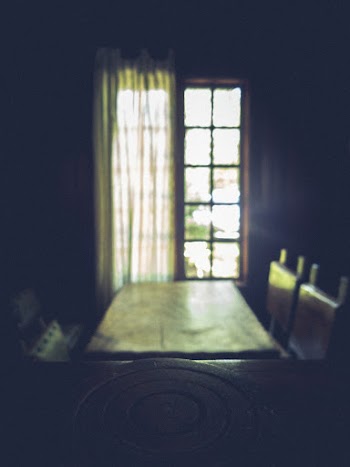 Shallow Focus Photography of Window