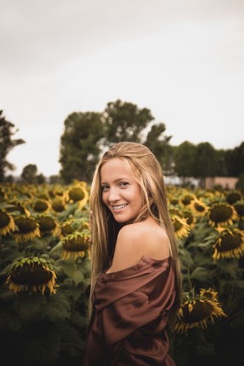 shallow focus photography of woman