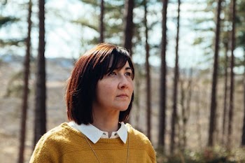 shallow focus photography of woman