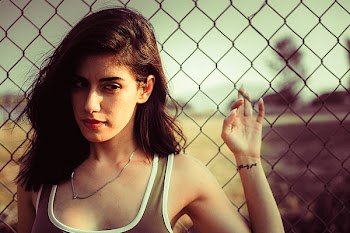 Shallow Focus Photography of Woman in Gray Tank Top