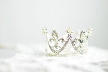 shallow photography of silver-colored crown