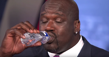 Shaq's so big he makes this water bottle seem miniature : funny