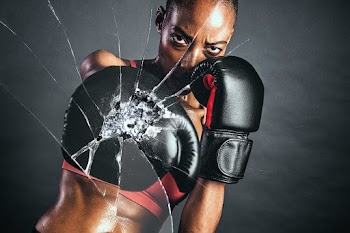 Shattered glass effect with female boxer | Free stock illustration | High Resolution graphic
