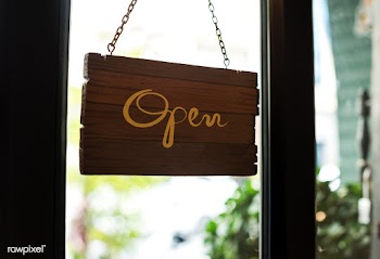 Shop open wooden sign mockup | Free stock psd mockup - 525120