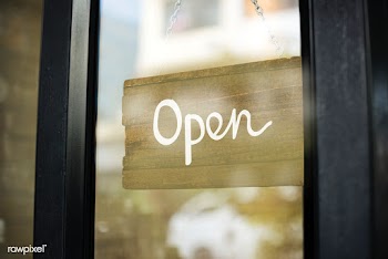 Shop open wooden sign mockup | Free stock psd mockup - 525166
