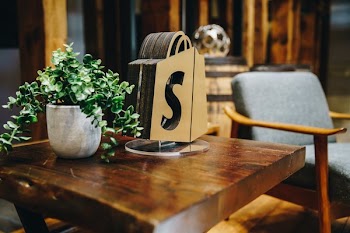 Shopify Table Decor
