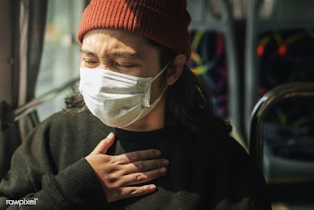 Sick woman in a mask having a difficulty breathing during coronavirus .. | Free  photo - 2296490