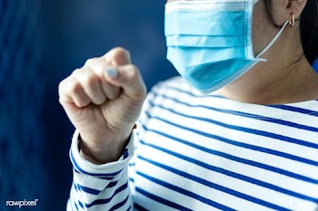 Sick woman wearing a face mask to stop the spread of coronavirus  | Free  photo - 2300722