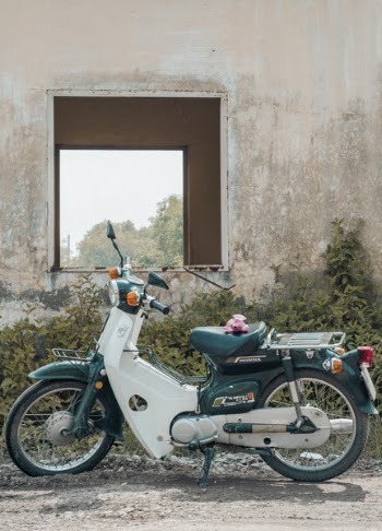 Side View Photo of Motorcycle