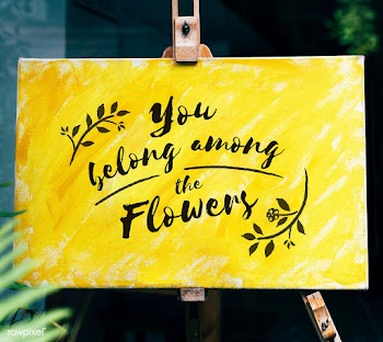 Sign mockup design on a wooden stand | Free stock psd mockup - 533934