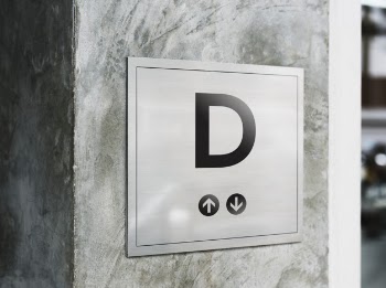 Signboard mockup on an industrial style wall Free Psd