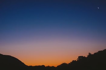silhouette mountain during nighttime