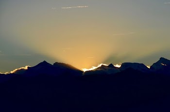 silhouette of mountains during daytime
