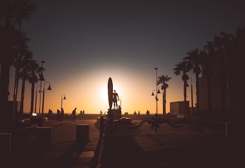 silhouette of statue
