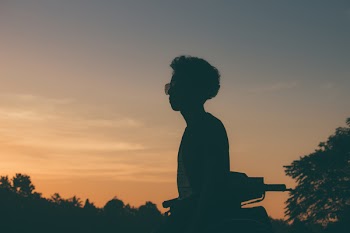 Silhouette Photo of Man Wearing Sunglasses