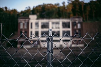 silver chain link fence in selective focus photography