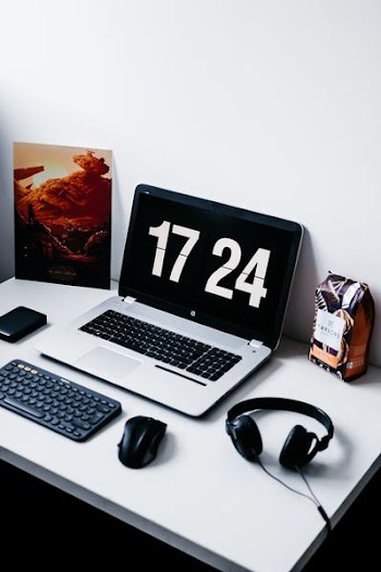 silver HP laptop beside computer keyboard and computer mouse