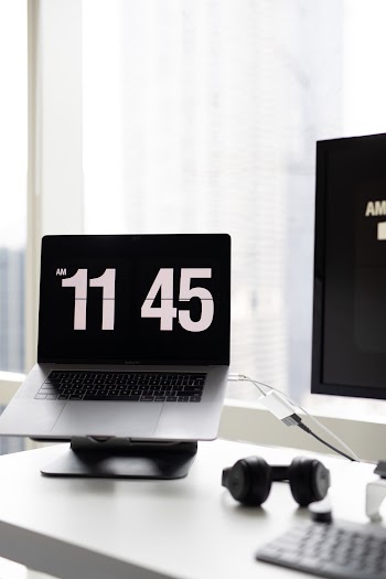 Silver Macbook 