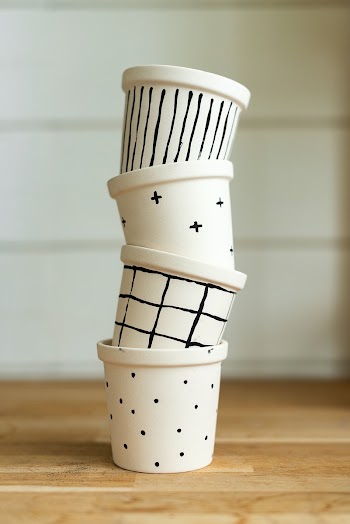 Simple black and white pot painting | Free stock photo | High Resolution image