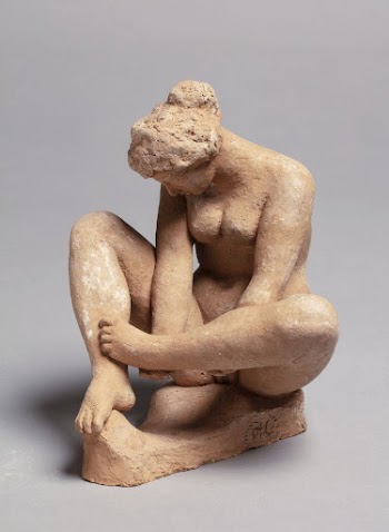 Sitting naked girl | Free Photo - rawpixel