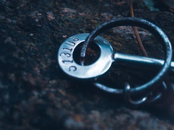 Skeleton Key on Ground