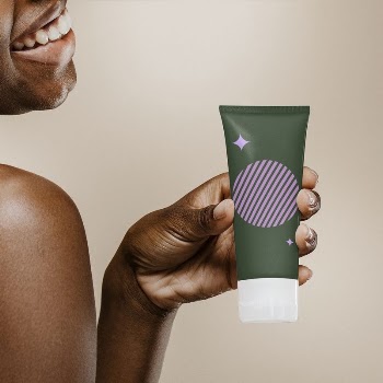 Skincare bottle mockup, smiling African | Free PSD Mockup - rawpixel