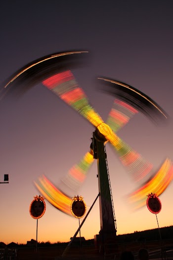 Skyflyer swing, amusement park. Free | Free Photo - rawpixel