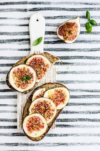 sliced figs