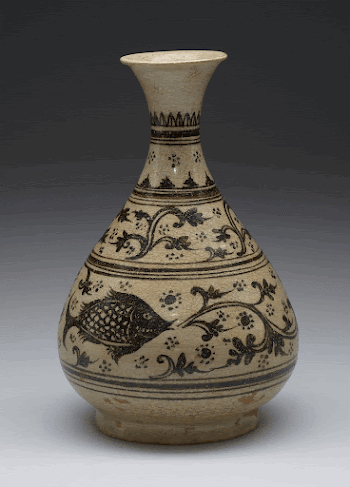 small beige colored vase with bulbous | Free Photo - rawpixel