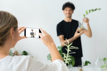 Small business live stream for plant shop | Free stock photo | High Resolution image