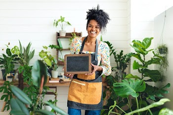 Small business owner holding a blank sign  | Free stock photo | High Resolution image