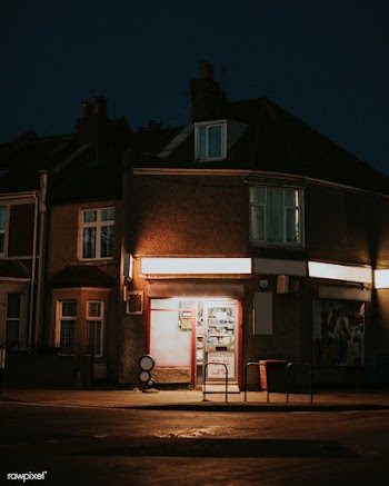 Small convenience store staying open during the covid-19 pandemic in U.. | Free  photo - 2332444